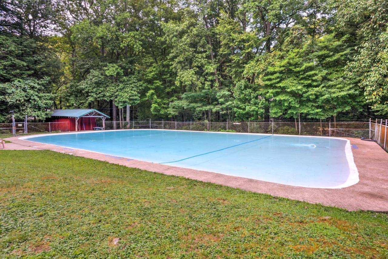 Pet-Friendly Pennsylvania Vacation Rental With Pool! Laughlintown Ngoại thất bức ảnh